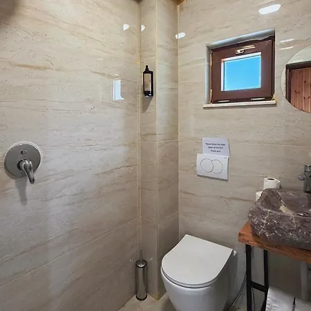 Shkalla شقة ثيث