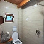 شقة Shkalla ثيث